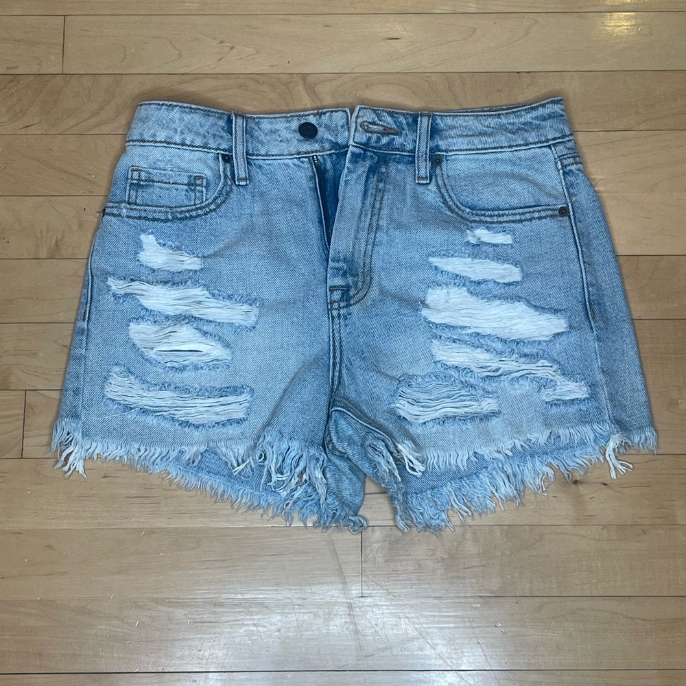 HIDDEN Jean Shorts ~ Style: [Finn] High Rise Shorts. Light wash. Size small.